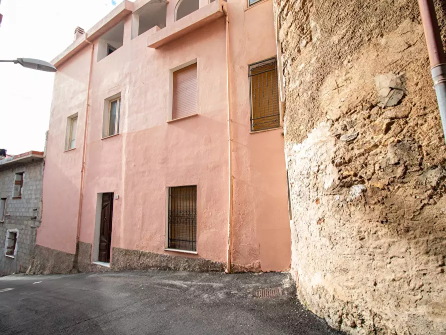 Immagine 1 di Casa indipendente in vendita  in Vicolo Giuseppe Manno a Oliena