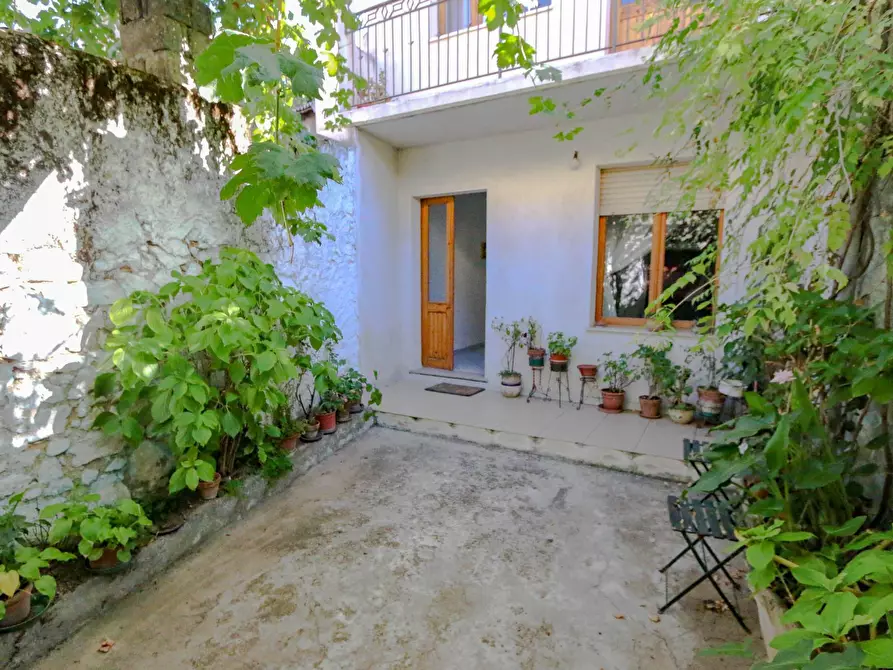 Immagine 1 di Casa indipendente in vendita  in Via Cesare Battisti a Mamoiada