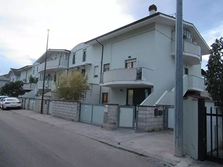 Immagine 1 di Villa in vendita  in Strada Vicinale Acquatorbida a Pescara