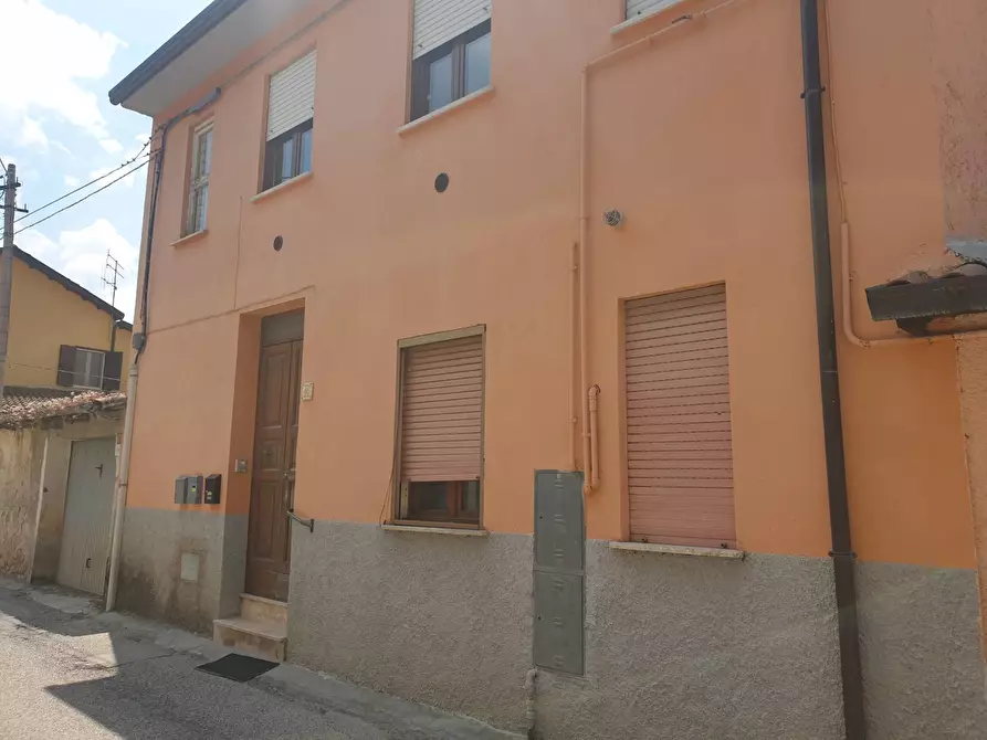 Immagine 1 di Appartamento in vendita  in Via Amicis a Pizzoli