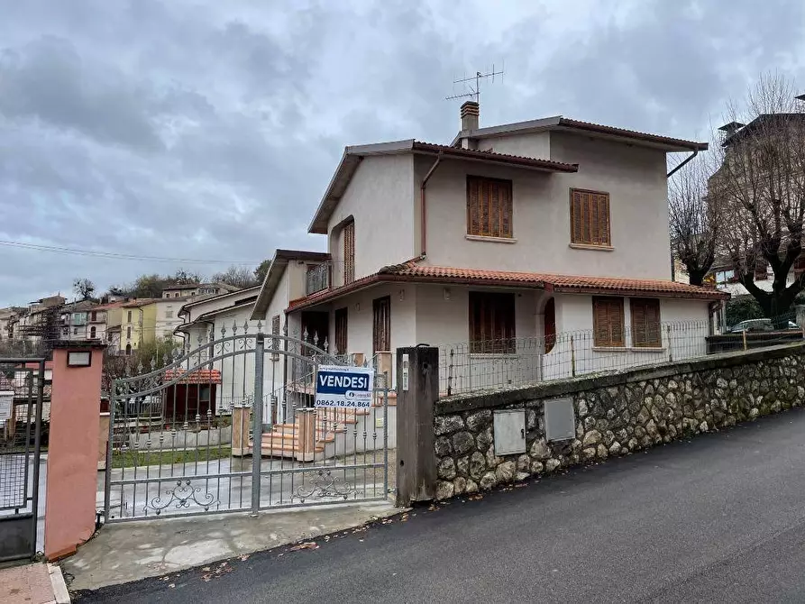 Immagine 1 di Villa in vendita  in Via XX Settembre a San Demetrio Ne' Vestini