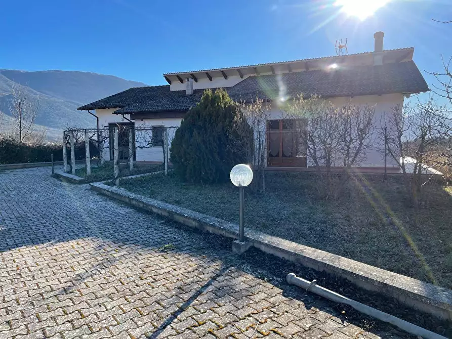 Immagine 1 di Villa in vendita  in Via Nazionale a Ofena