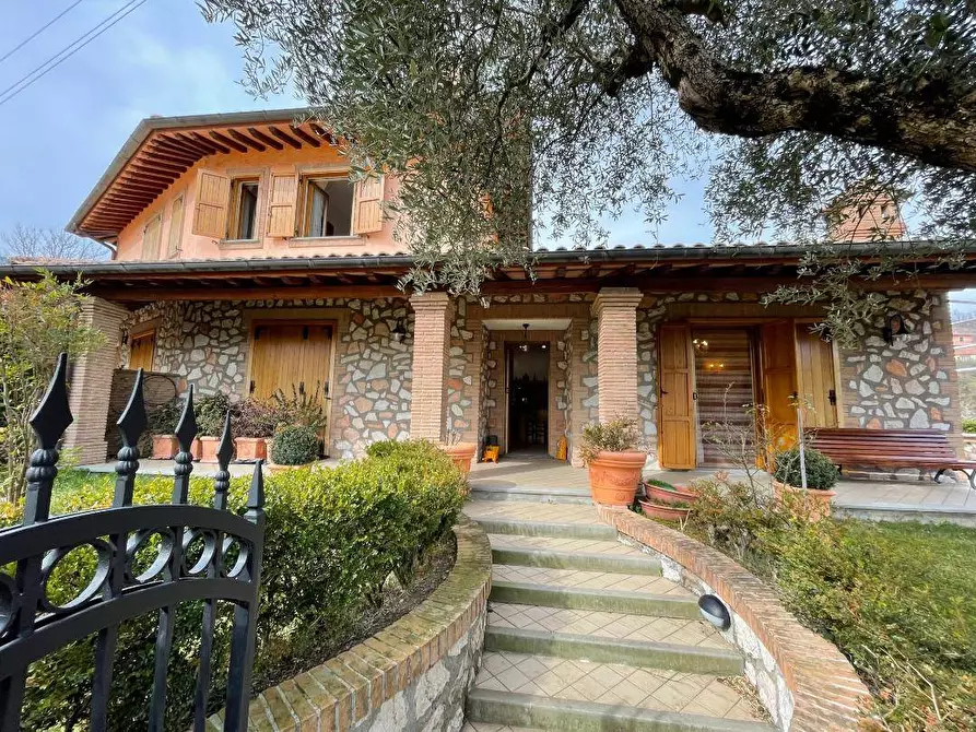 Immagine 1 di Villa in vendita  in Via Brecciose a Bisegna