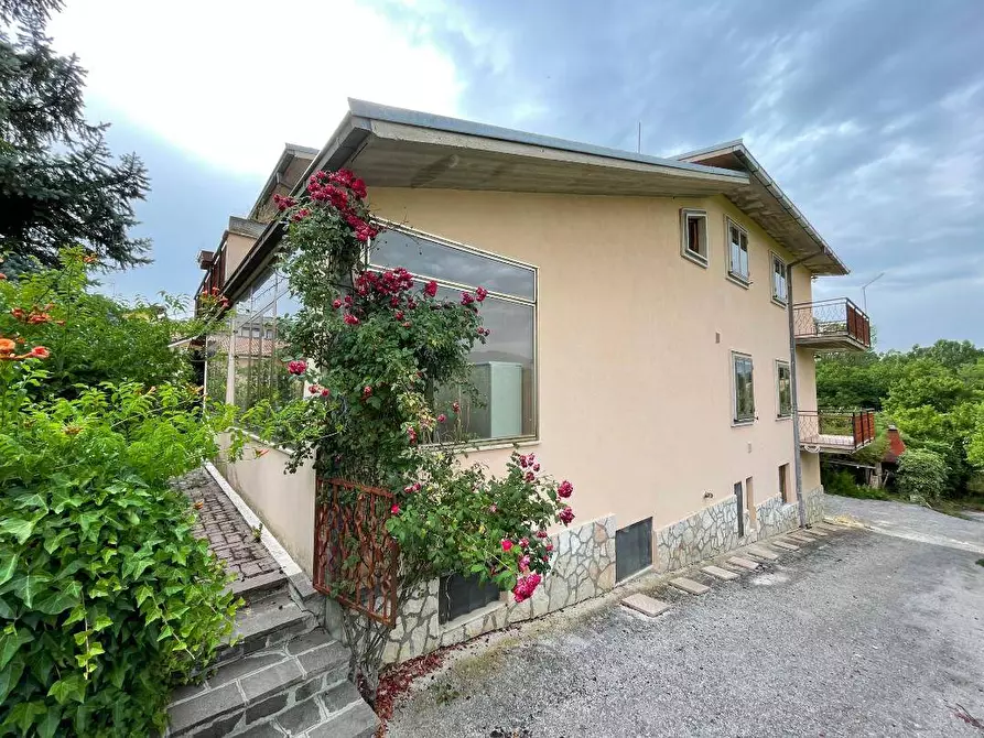 Immagine 1 di Villa in vendita  in Via della Fonte a L'aquila