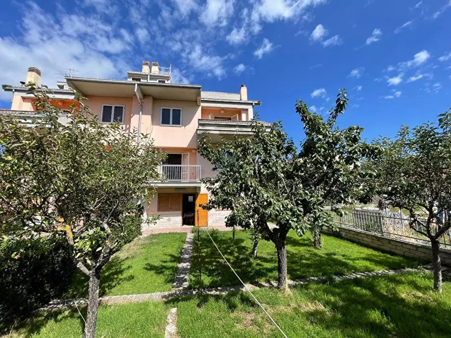 Immagine 1 di Villa in vendita  in Via delle Aie a L'aquila