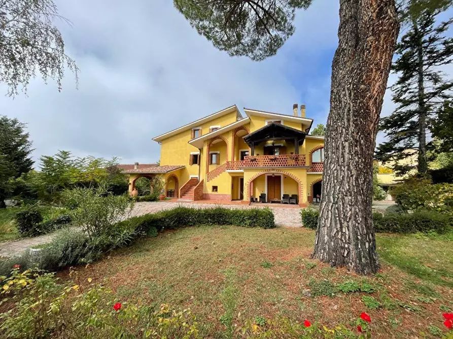 Immagine 1 di Villa in vendita  in Via Caione a Poggio Picenze