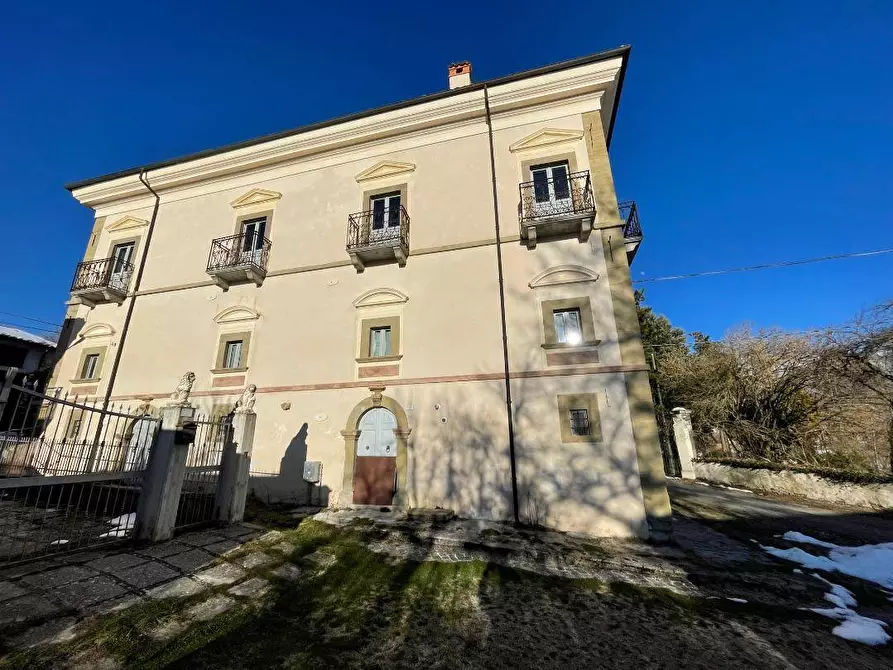 Immagine 1 di Villa in vendita  in Via Pago a Capitignano