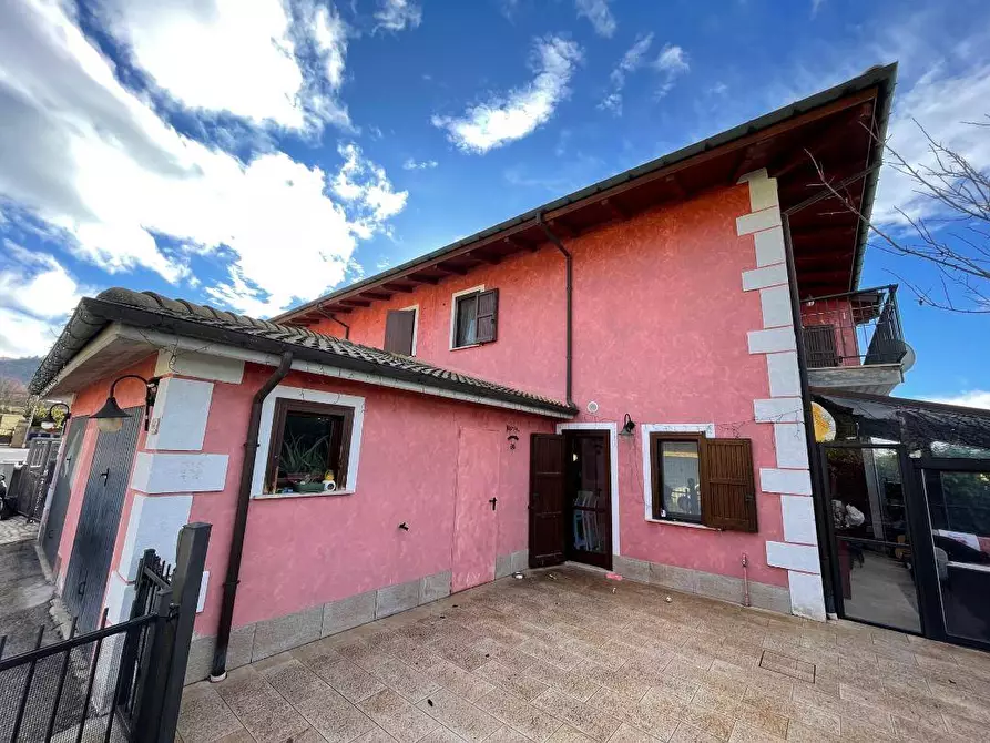 Immagine 1 di Villa in vendita  in Via Jacopo da Sinizzo a San Demetrio Ne' Vestini