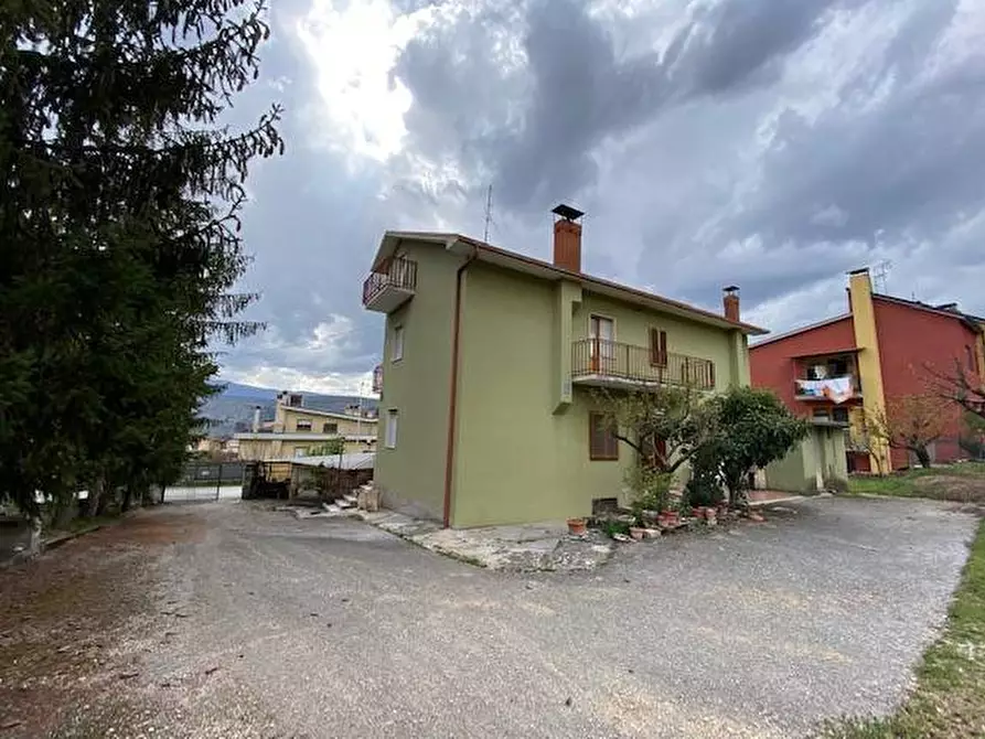 Immagine 1 di Villa in vendita  in Via Aldo Moro a L'aquila