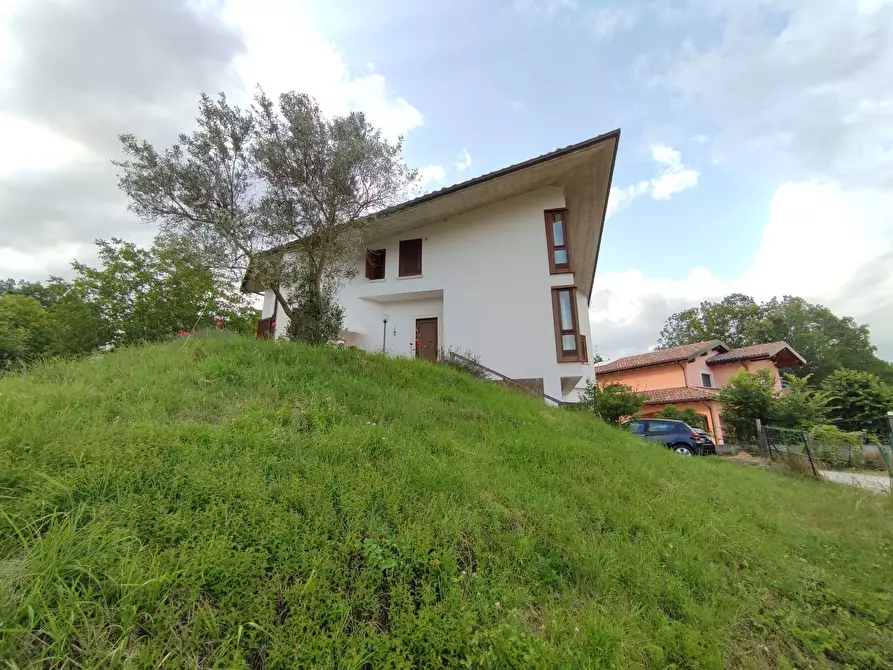 Immagine 1 di Villa in vendita  in Via San Maria a Colle a Scoppito