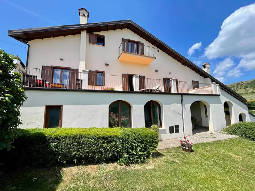 Immagine 1 di Villa in vendita  in Via del Forno a L'aquila