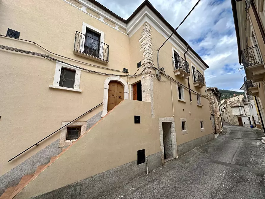 Immagine 1 di Casa indipendente in vendita  in Via Roma a Acciano