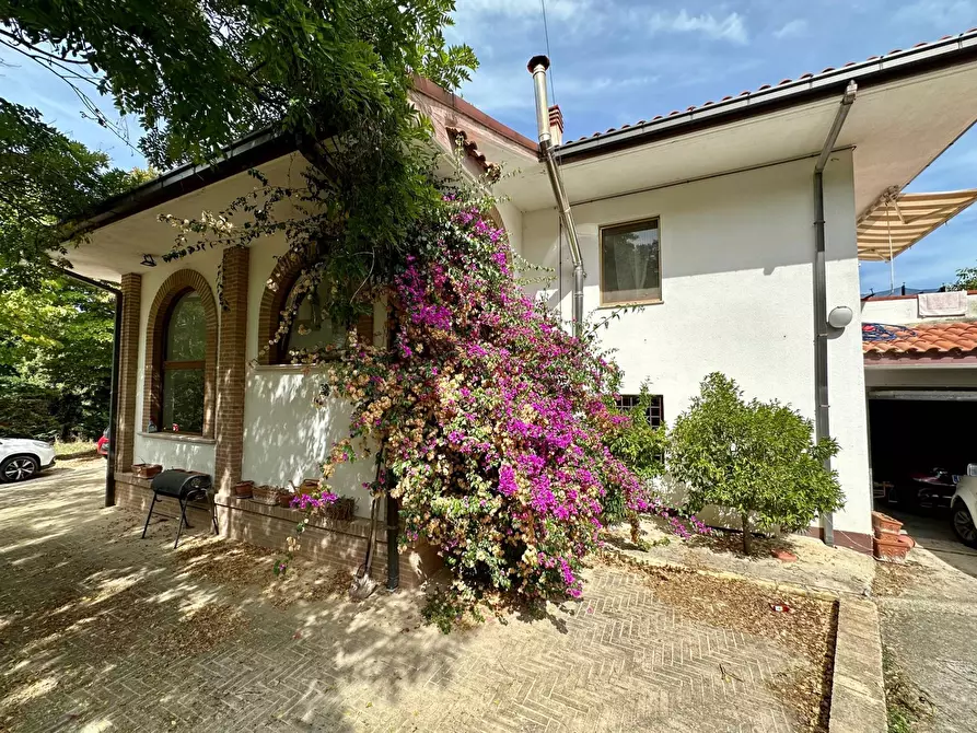 Immagine 1 di Villa in vendita  in Via Colle Razzi a Citta' Sant'angelo