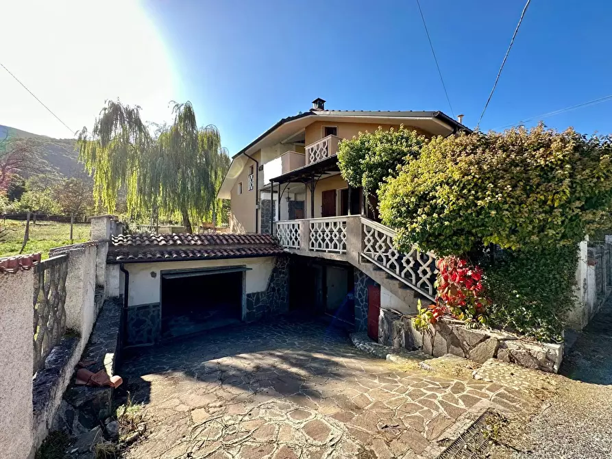 Immagine 1 di Villa in vendita  in Via della Rimembranza a Acciano