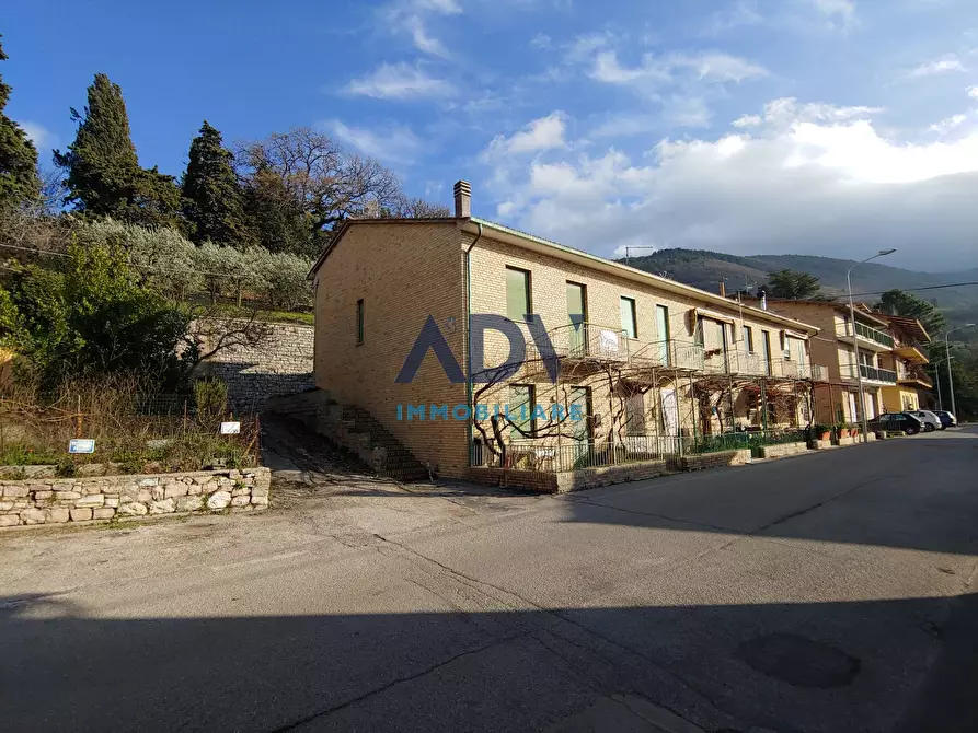 Immagine 1 di Villa in vendita  in viale Giovanni XXIII a Assisi