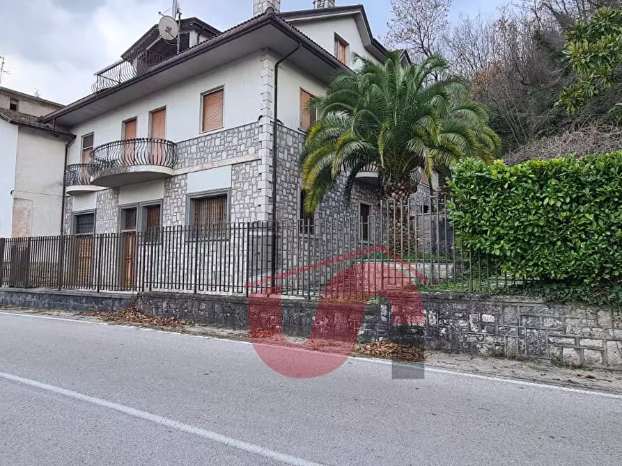 Immagine 1 di Villa in vendita  in Strada Provinciale Vitulanese a Apollosa