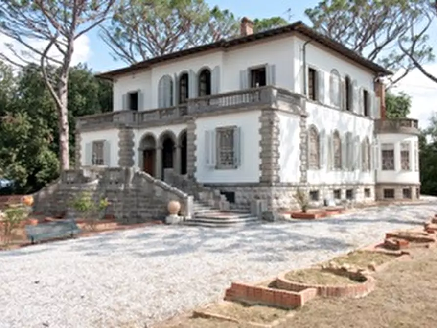 Immagine 1 di Villa in vendita  in piazza miracoli a Pisa