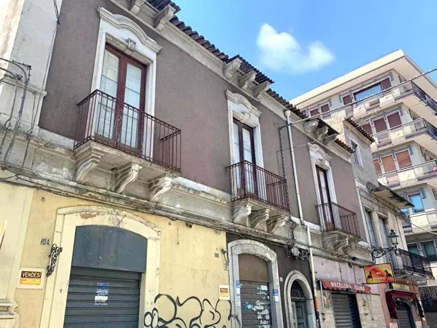 Immagine 1 di Palazzo in vendita  in Via Garibaldi Giuseppe a Paterno'