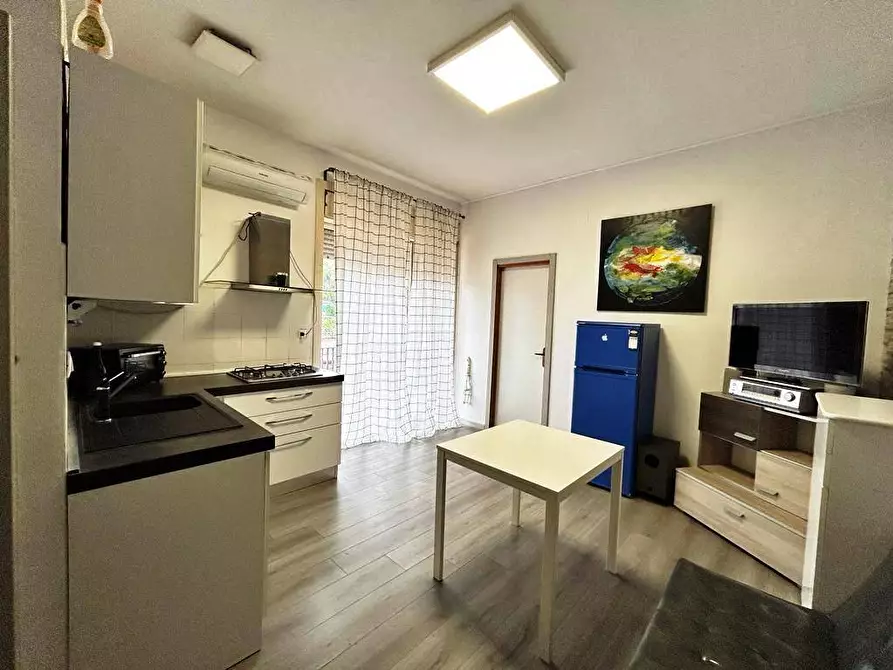 Immagine 1 di Appartamento in vendita  in Via Litteri a Aci Castello