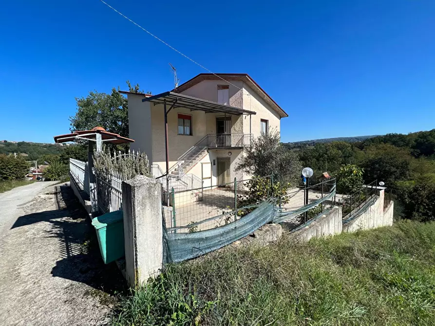 Immagine 1 di Villa in vendita  in C.da Mancine a Greci