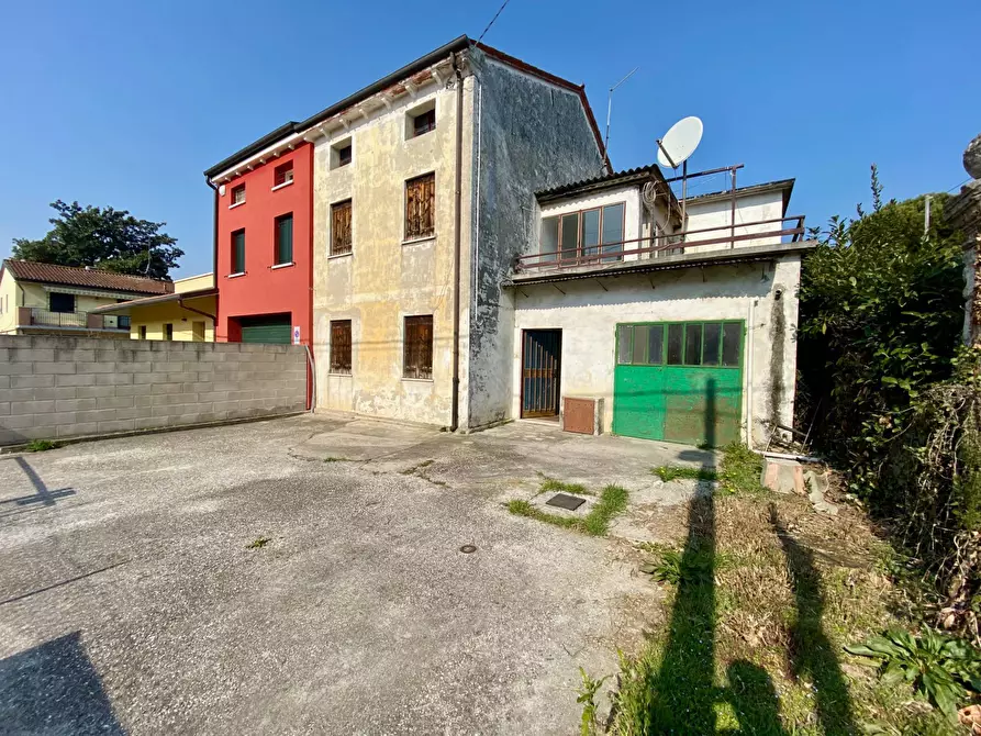 Immagine 1 di Villa in vendita  in via stradone a Brendola