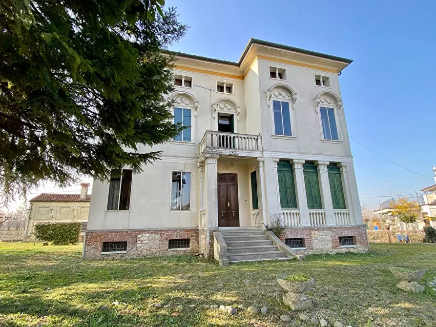 Immagine 1 di Villa in vendita  in Via Badia a Camisano Vicentino