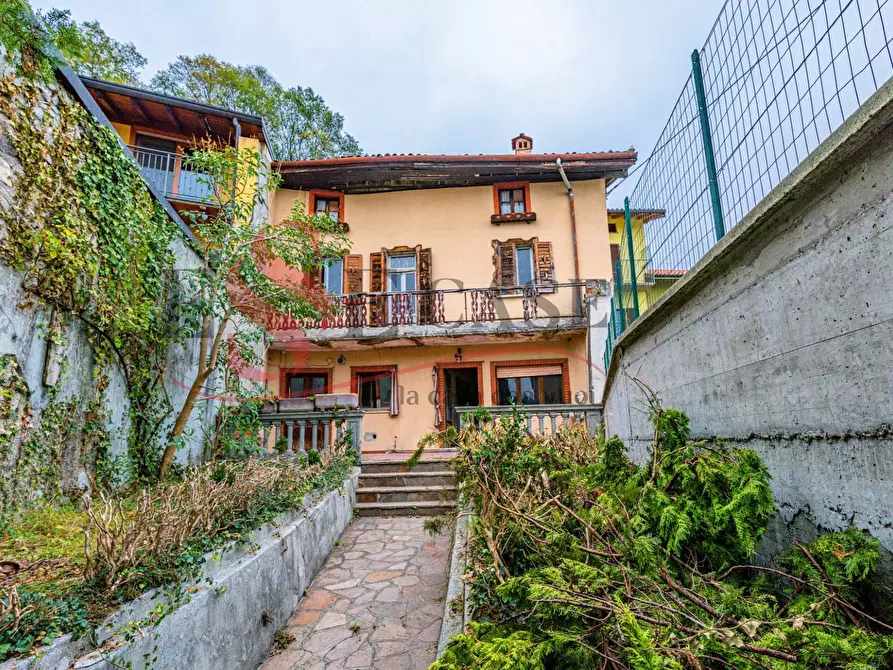 Immagine 1 di Villa in vendita  in via Talpino a Nembro