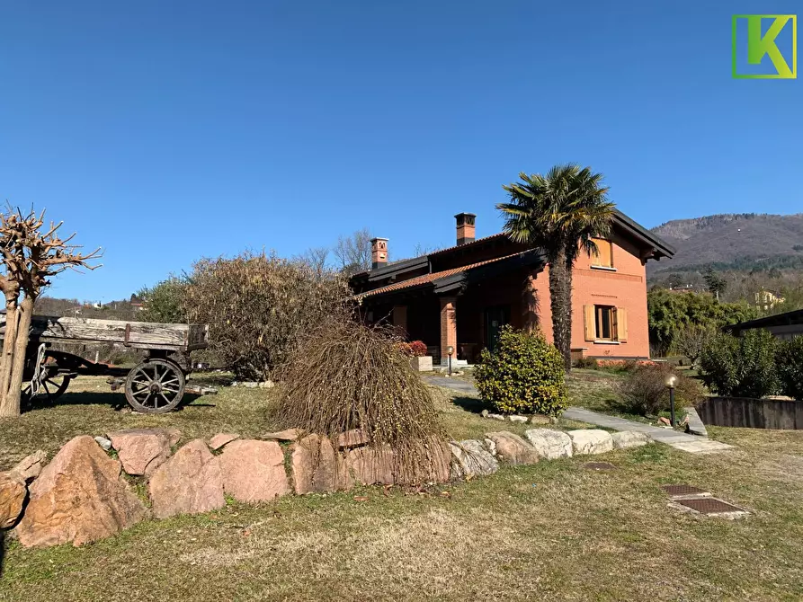 Immagine 1 di Villa in vendita  in Via Oltrona a Barasso