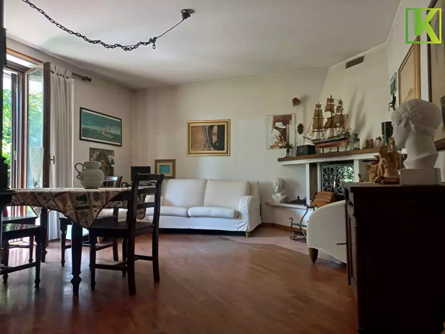 Immagine 1 di Villa in vendita  in Via Panoramica a Carnago