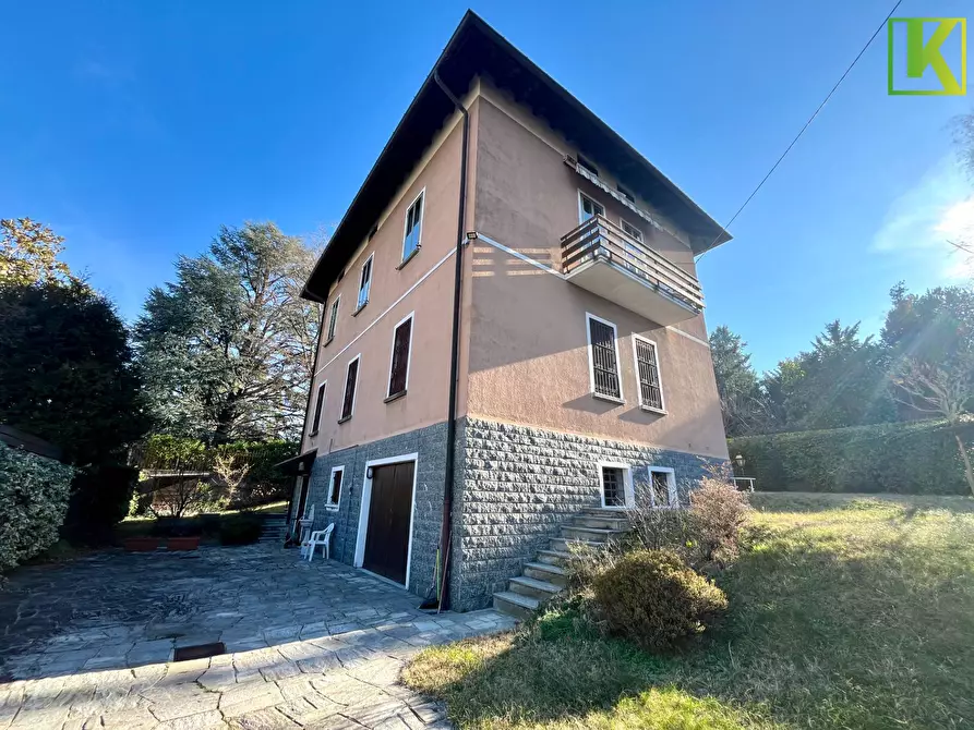 Immagine 1 di Villa in vendita  in via Ausonio a Varese