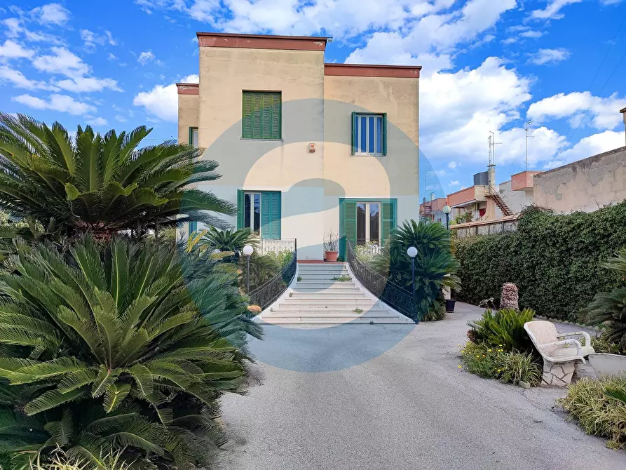 Immagine 1 di Villa in vendita  in Via Napoli a Bari