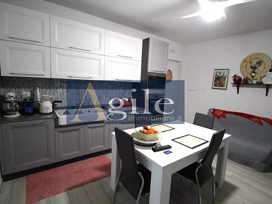 Immagine 1 di Appartamento in vendita  in via verona a Alba Adriatica