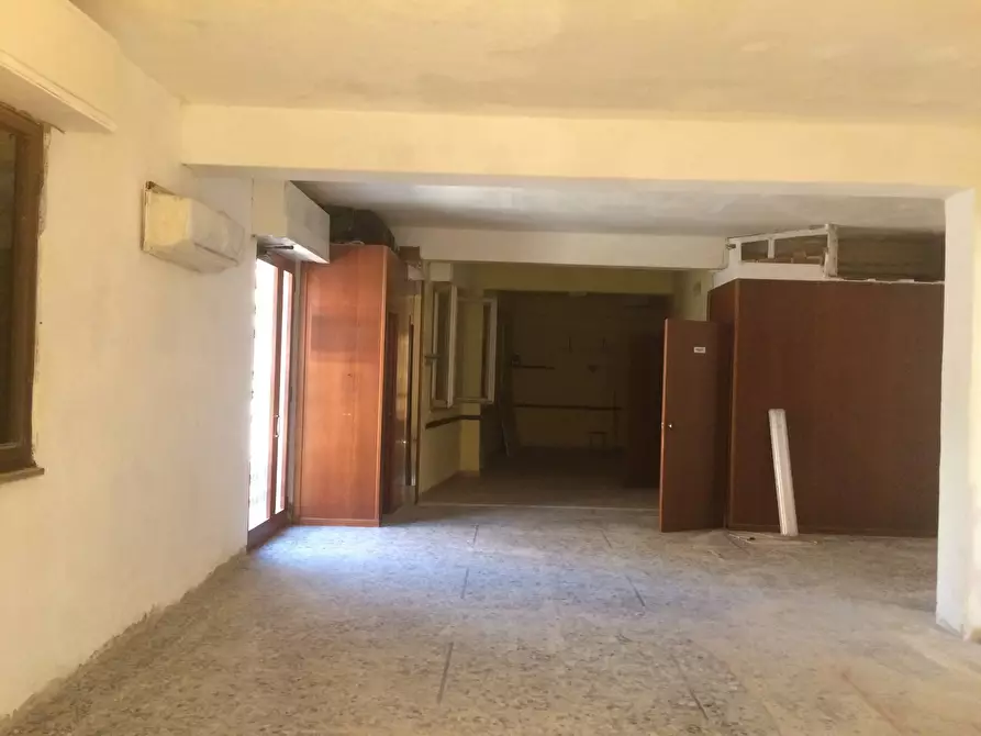 Immagine 1 di Attività commerciale in affitto  in via tosco romagnola a Cascina