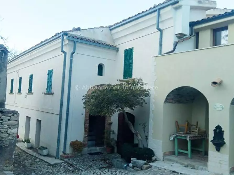 Immagine 1 di Villa in vendita  in Piazza Carbonara a Brittoli