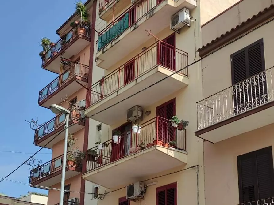 Immagine 1 di Appartamento in vendita  in via florio a Palermo