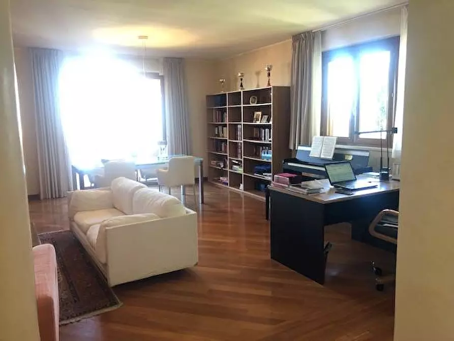 Immagine 1 di Villa in vendita  in STRADA COLLE PIZZUTO a Pescara