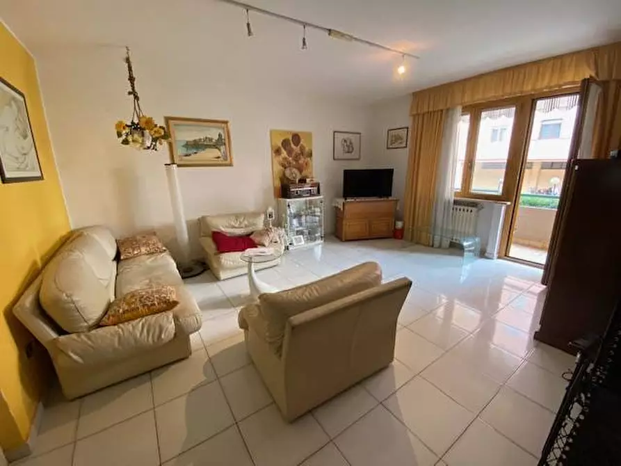 Immagine 1 di Casa indipendente in vendita  in VIA ALDO MORO a Pescara