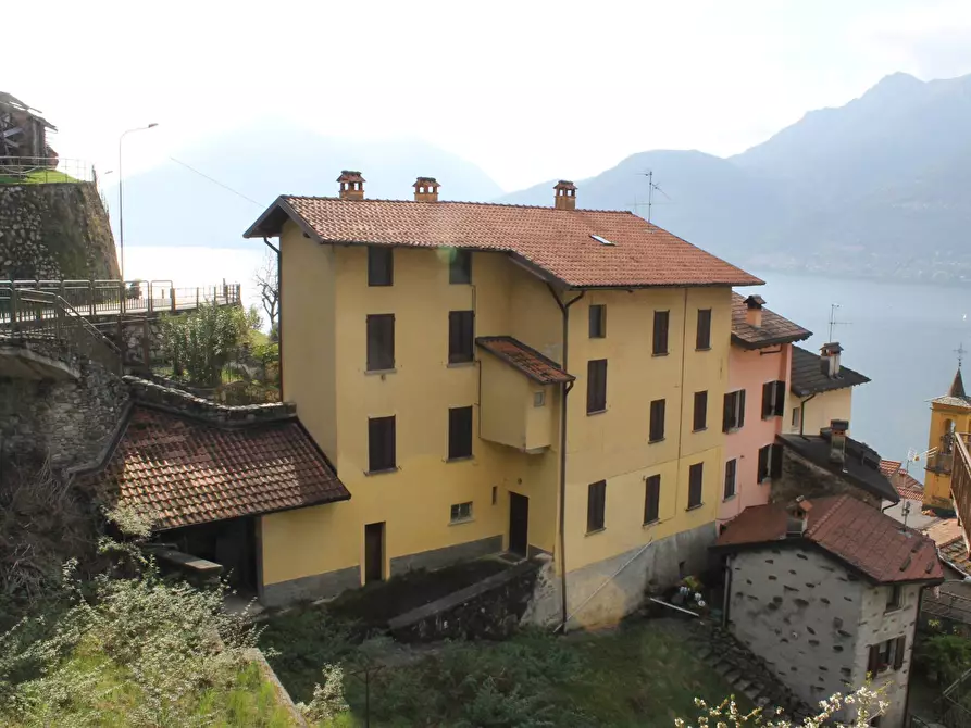 Immagine 1 di Palazzo in vendita  a Bellano