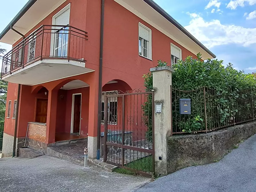 Immagine 1 di Villa in vendita  a Cesana Brianza