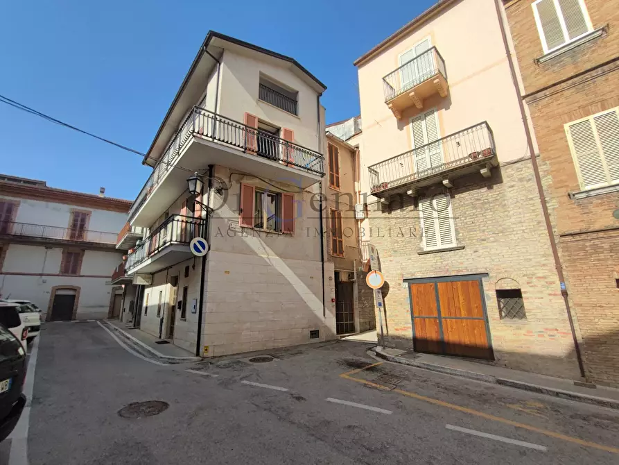 Immagine 1 di Villa in vendita  in Corso Umberto I a Ancarano