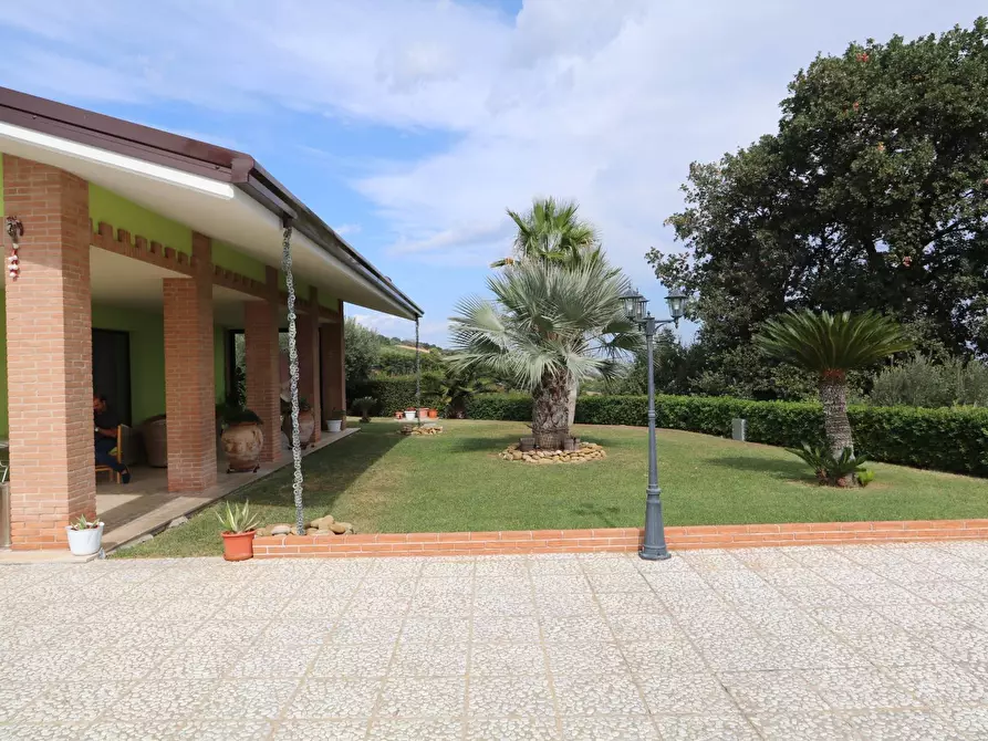 Immagine 1 di Villa in vendita  in Via del Semaforo a Martinsicuro