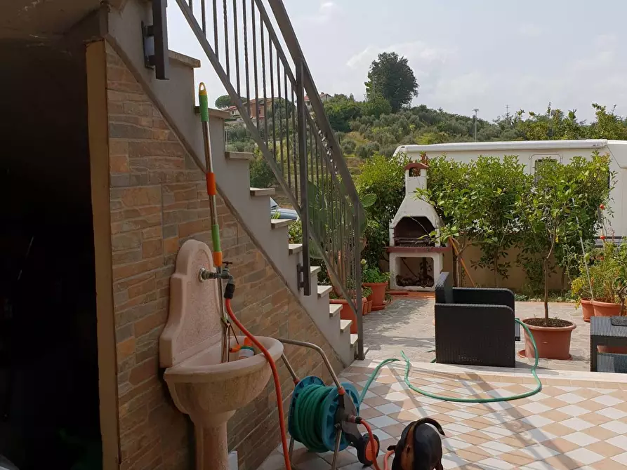 Immagine 1 di Villa in vendita  in piazza battisti a Crespina Lorenzana