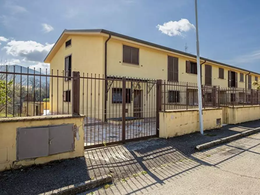Immagine 1 di Villa in vendita  in Via della Vite a Alviano