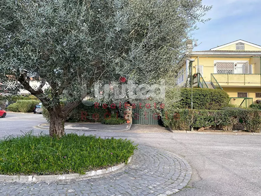 Immagine 1 di Villa in affitto  in Piazza Libone a Roma