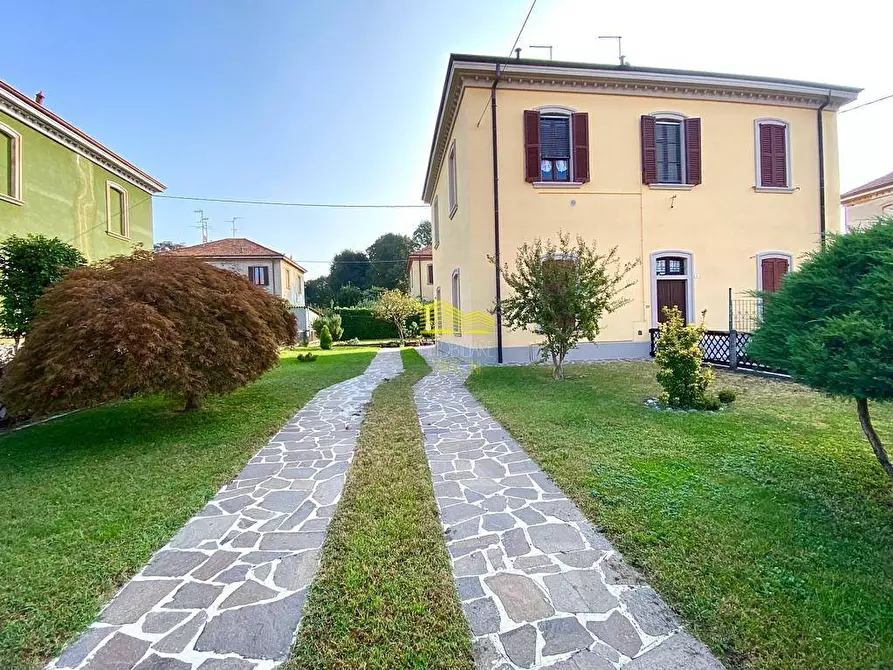 Immagine 1 di Appartamento in vendita  in via Garibaldi a Capriate San Gervasio