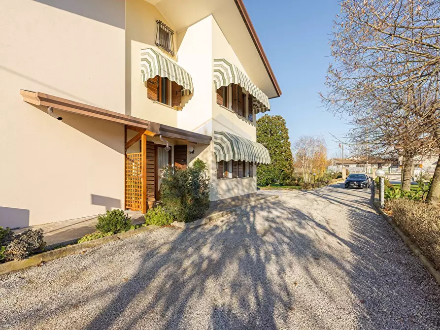 Immagine 1 di Villa in vendita  in Pozzetto a Silea
