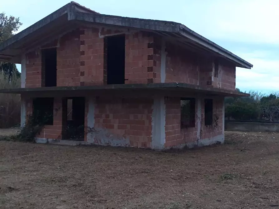 Immagine 1 di Villa in vendita  in Via Trotula de Ruggiero a Eboli
