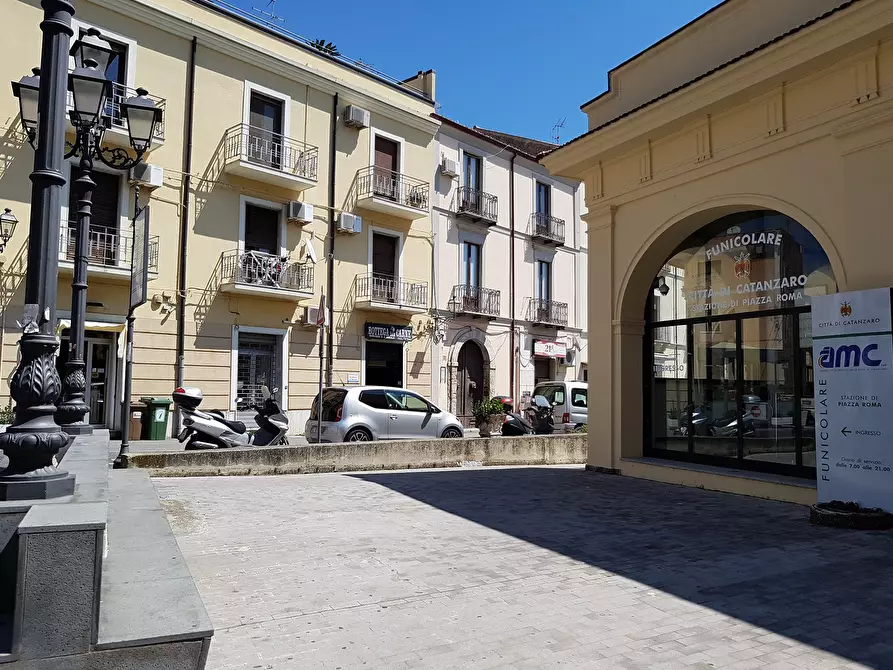 Immagine 1 di Negozio in affitto  in Piazza Roma a Catanzaro