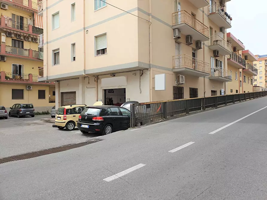 Immagine 1 di Negozio in affitto  in viale Crotone a Catanzaro