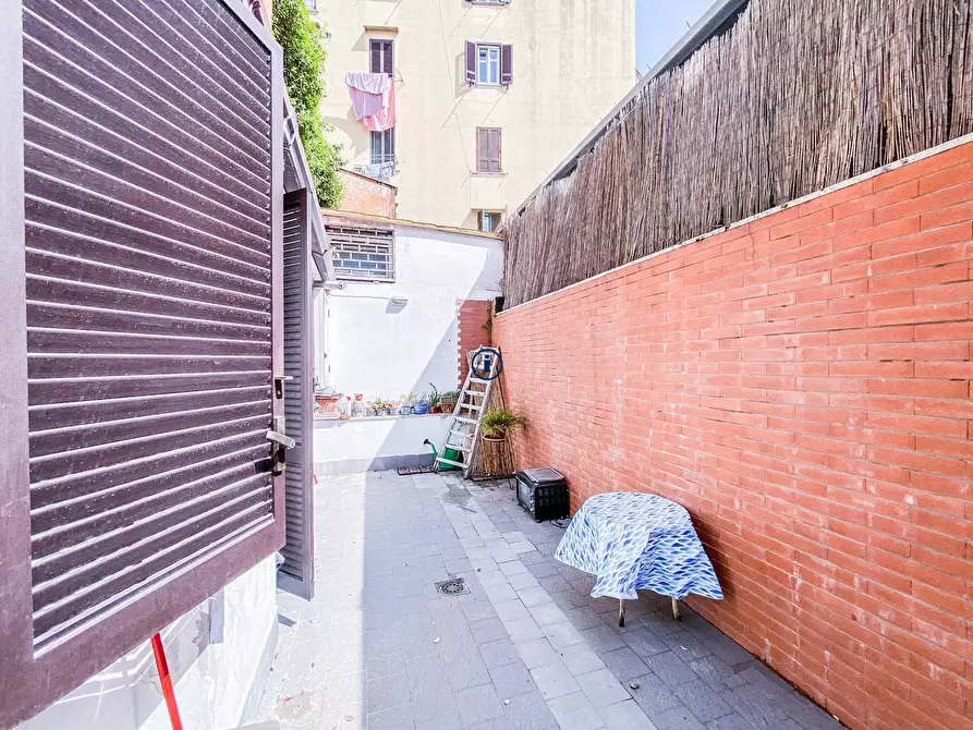 Immagine 1 di Appartamento in vendita  in Via San Gennaro Al Vomero a Napoli